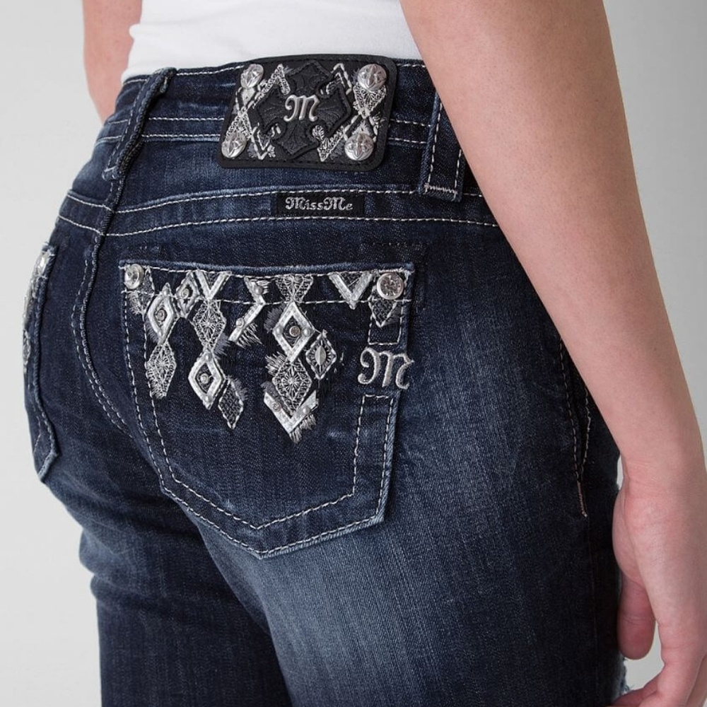 Miss me crops or capris size 33 midrise curvy